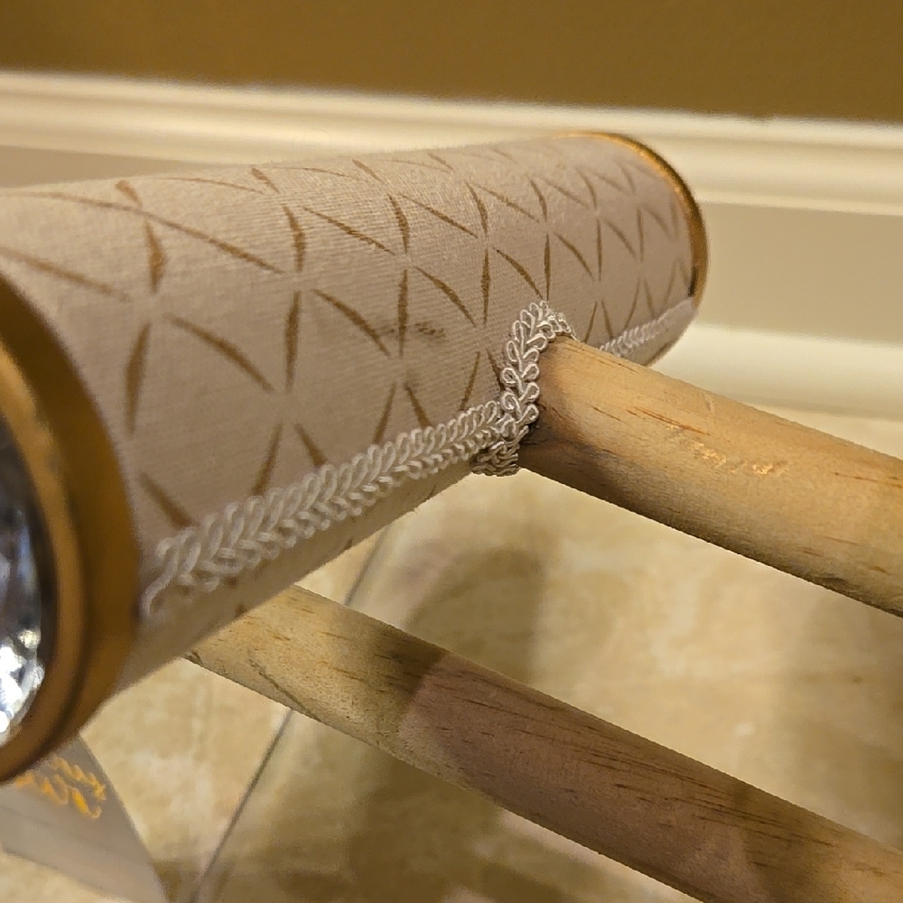 Elegant Gold and Cream Jewelry Bar - Picture 10 of 15